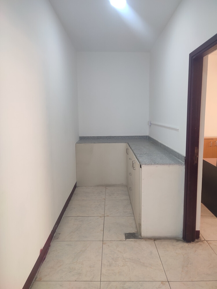 shop and office for rent - 24