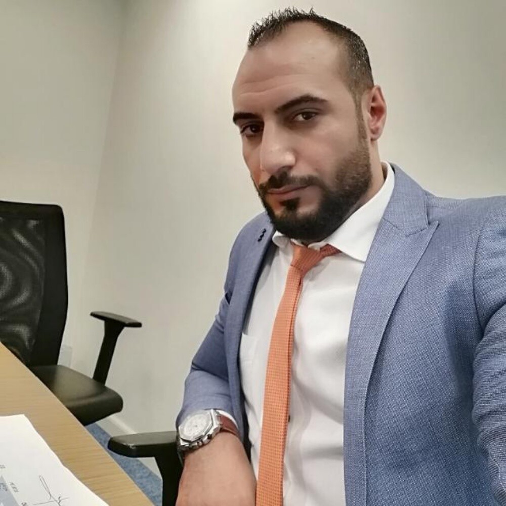 اداري ابحث عن عمل - 1