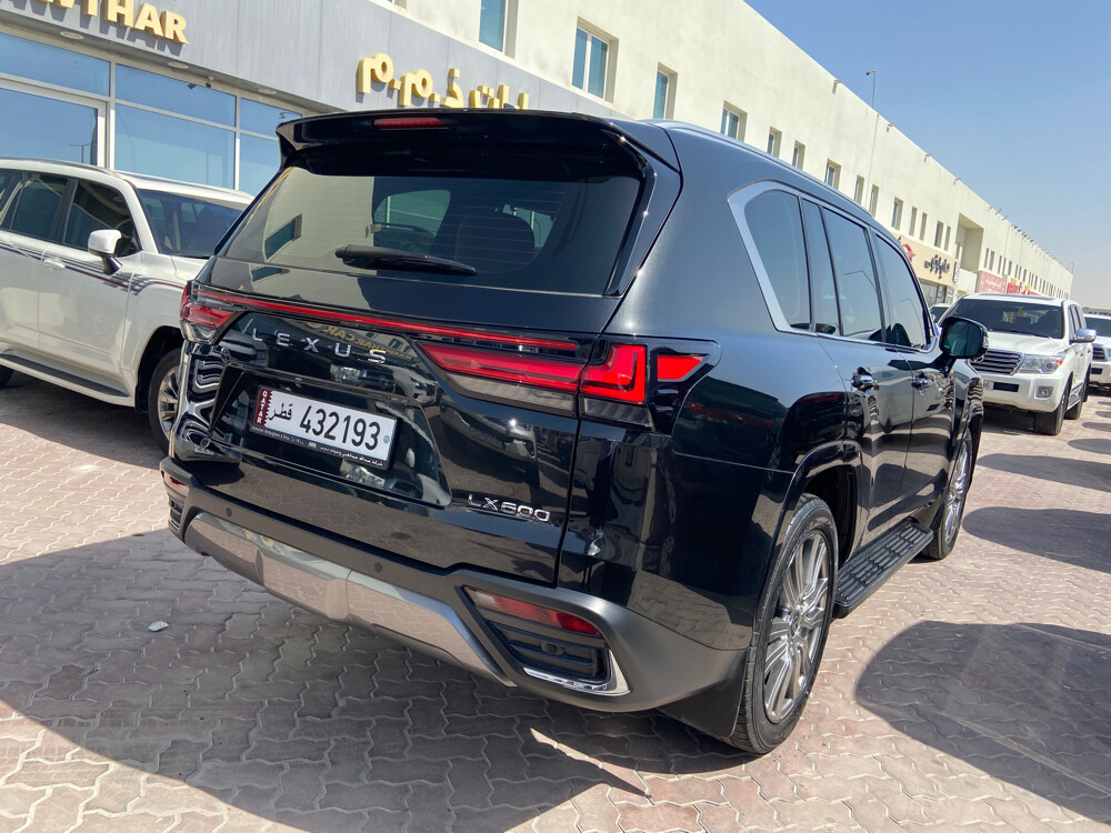 Lexus 2022 luxury black - 3
