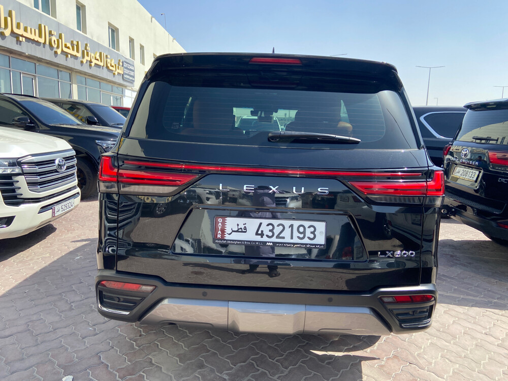 Lexus 2022 luxury black - 5