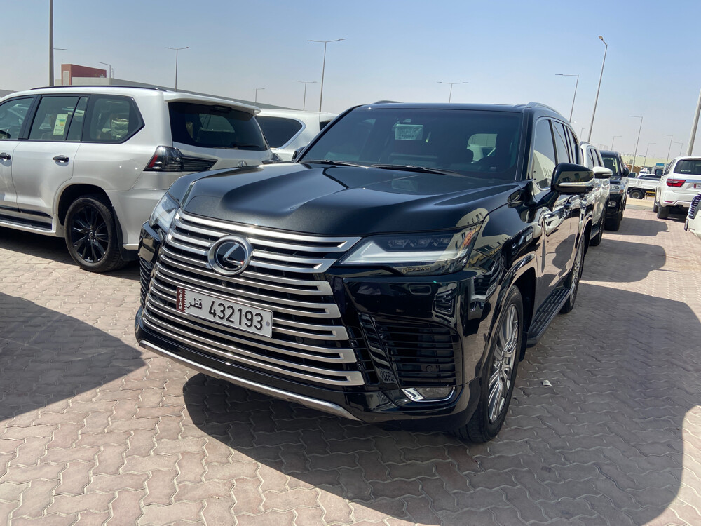Lexus 2022 luxury black - 2