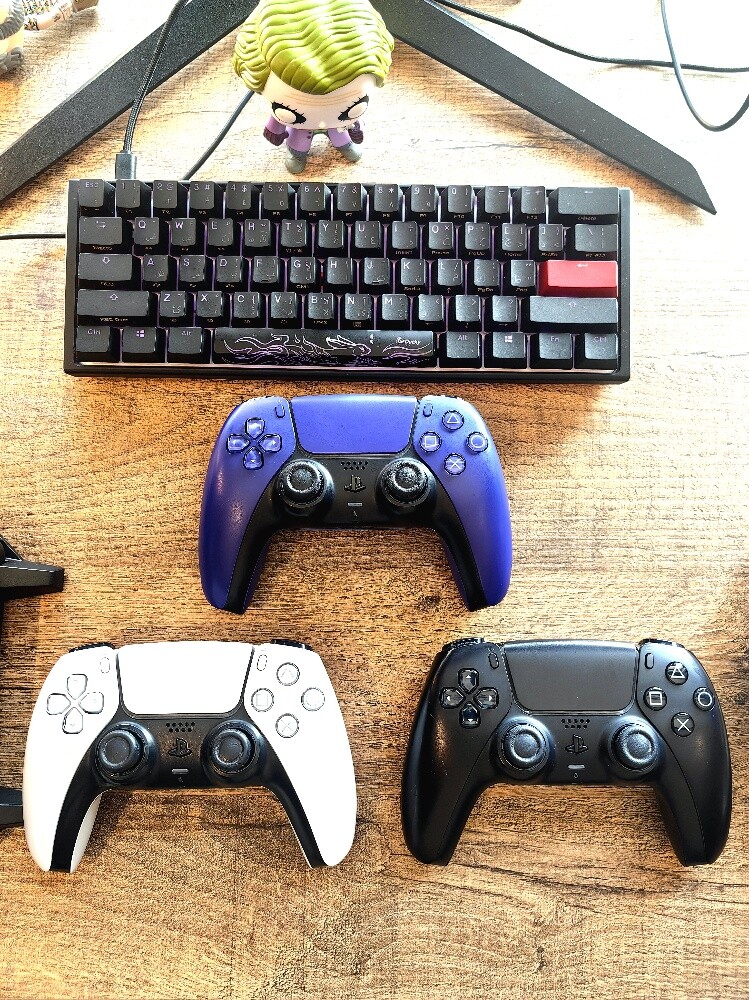 PS5 bundle controller and game - 4