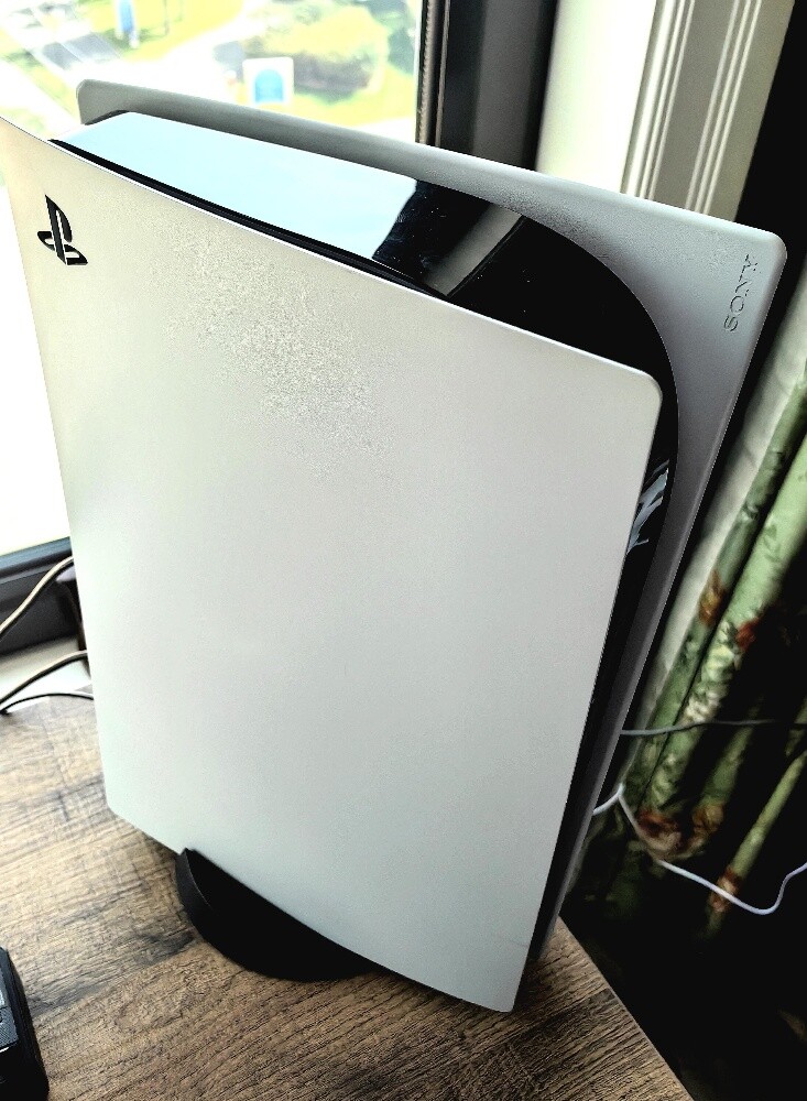 PS5 bundle controller and game - 3