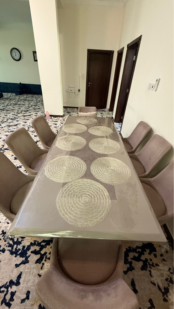 طاولة طعام عائلية - 1