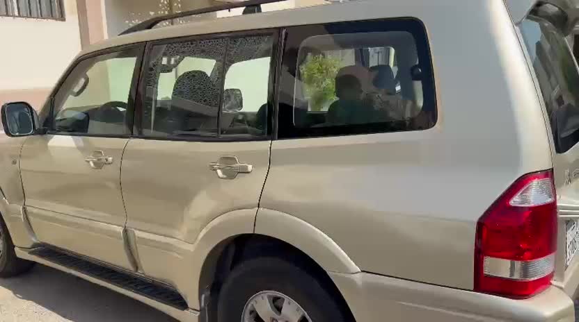 سيارة ماتسوبيشي باجيرو 2007 - 1