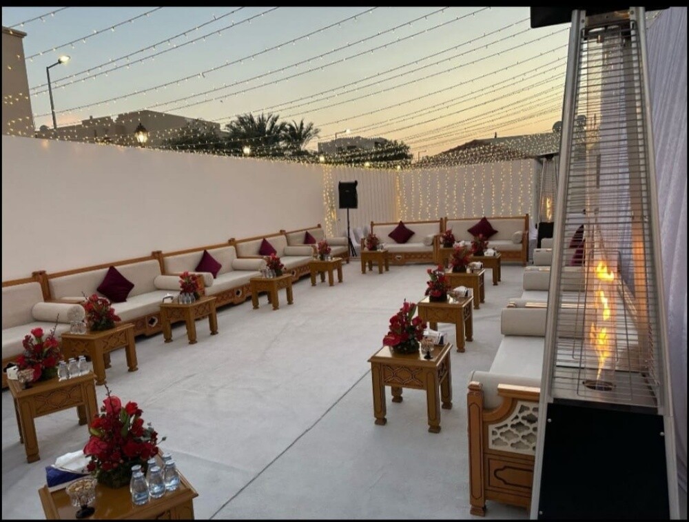 كنب وسجاد احمر وزينه - 4