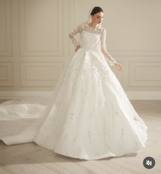 Wedding dress new with gift - 1