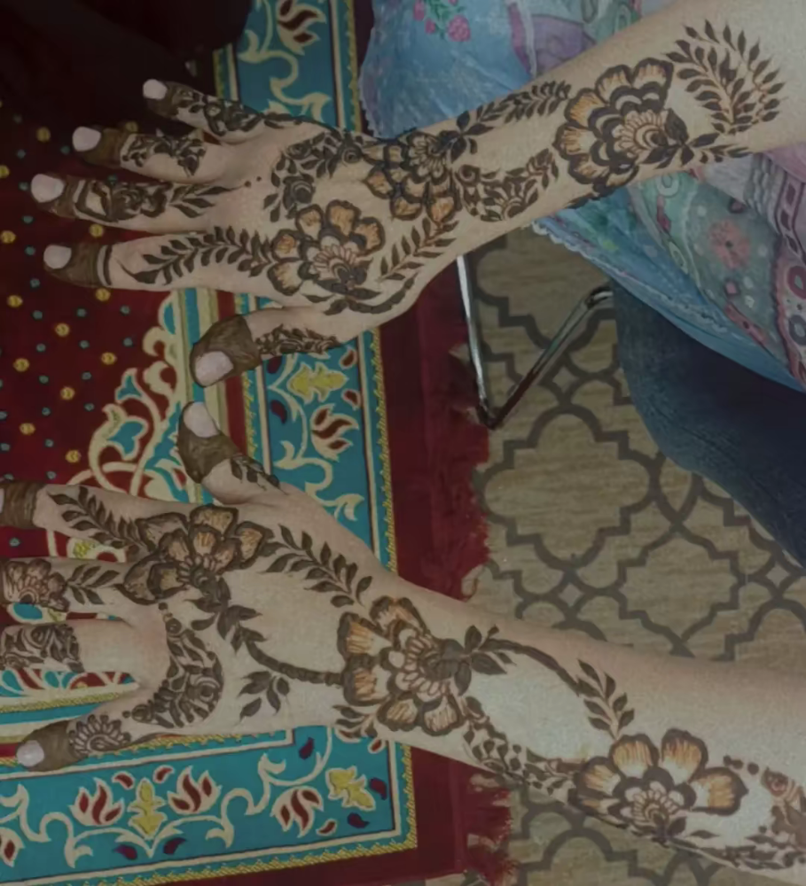 Professional henna artist availab - 5