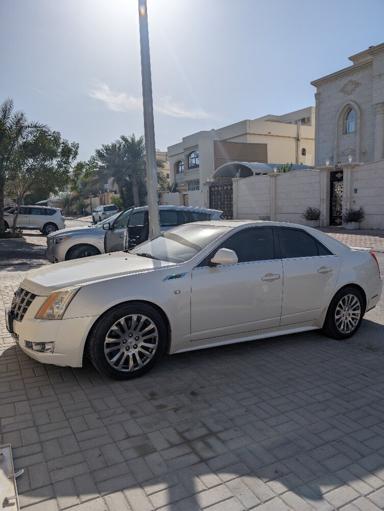 CADILAC CTS 2012 — photo 2 for sale in Qatar