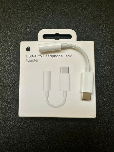 Apple USB C HEADPHONE JACK - 1