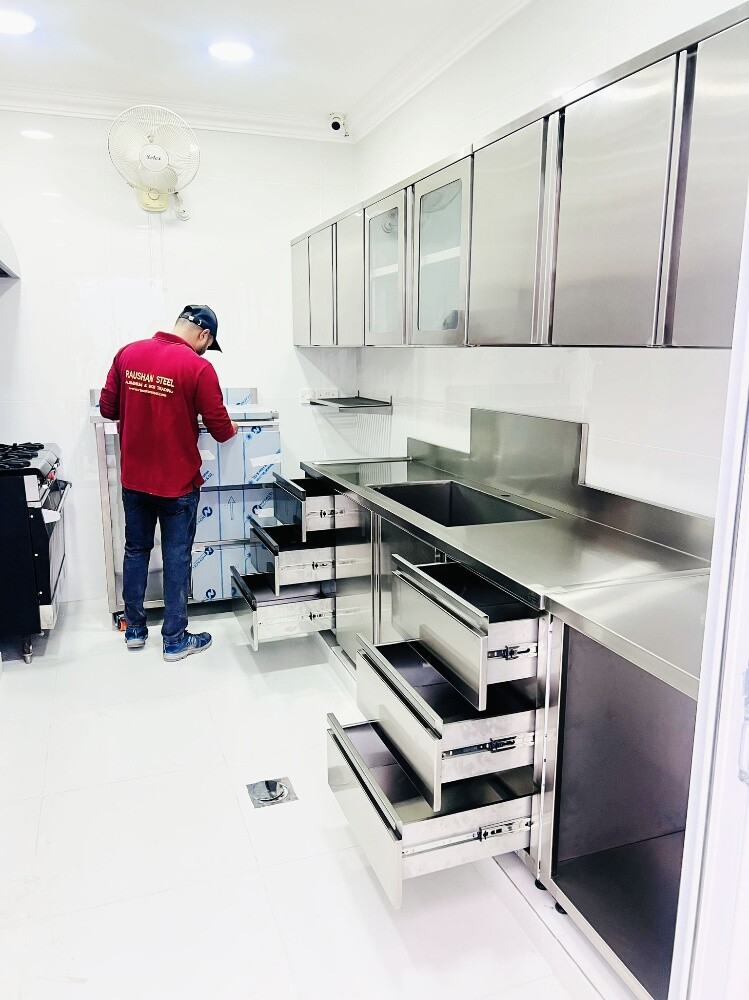 Base and Wall Cabinet per metre. - 3