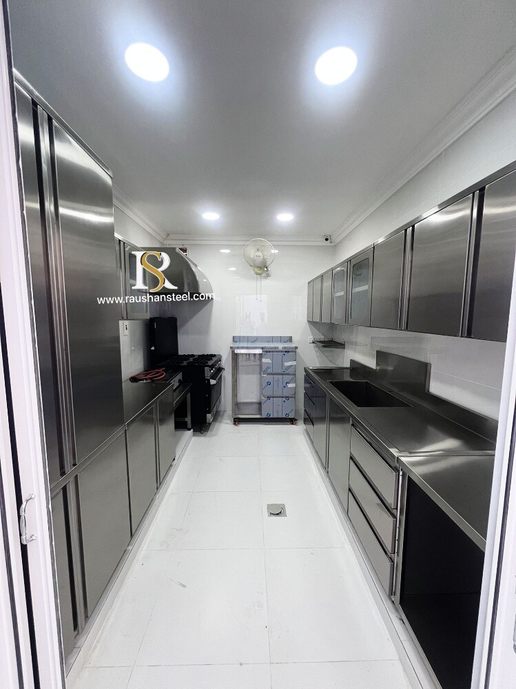 Base and Wall Cabinet per metre. - 4