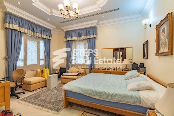 فيلا بموقع زاوية وحديقة كبيرة - 11
