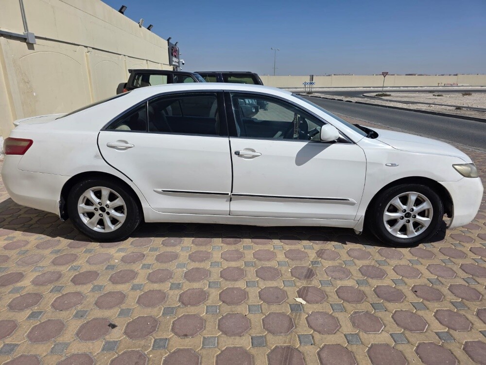 Low KM, 2009 — photo 1 for sale in Qatar