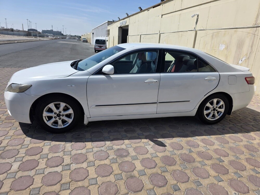 Low KM, 2009 — photo 2 for sale in Qatar