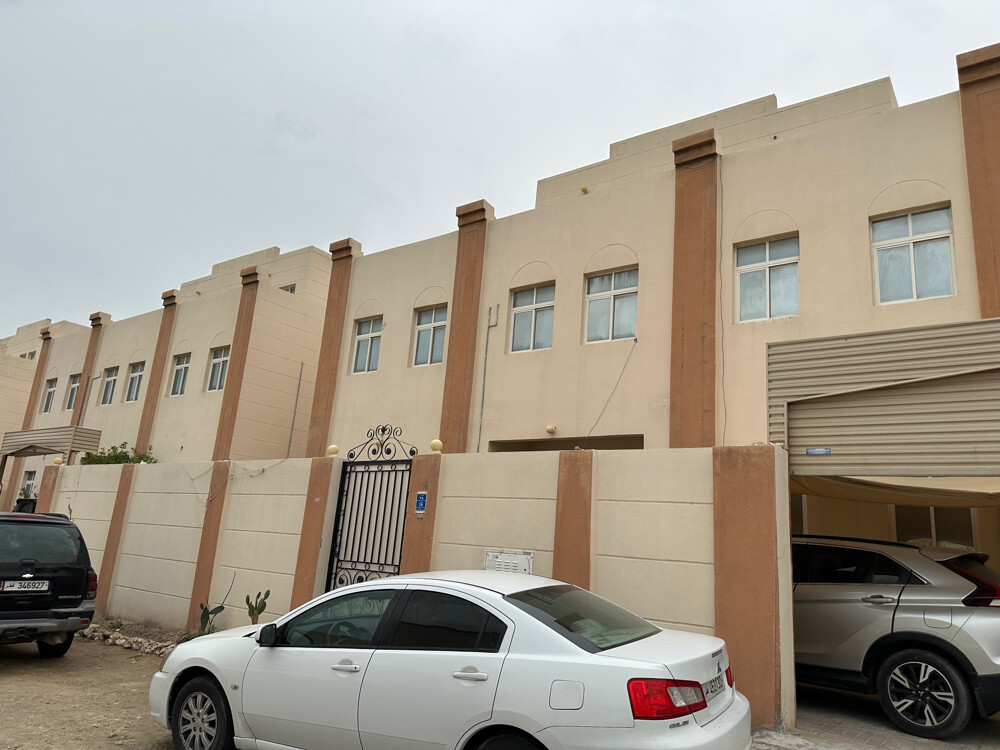 للبيع فيلا الخور370م مؤجرة - 1