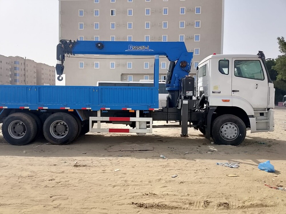 CNHTC BOOM TRUCK - 7