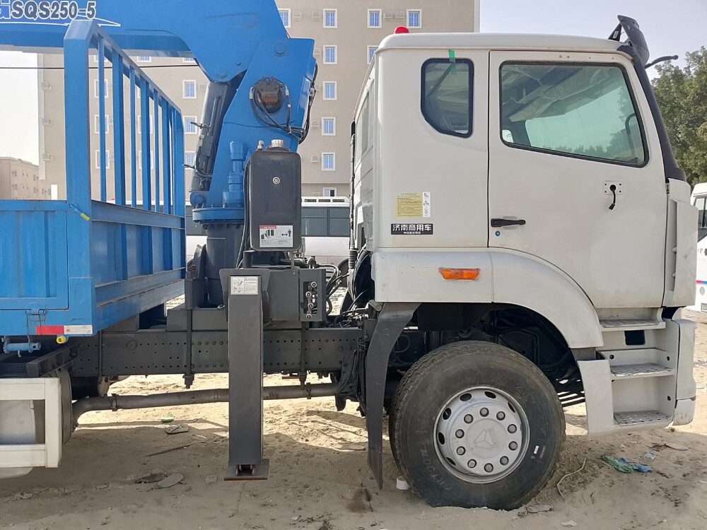 CNHTC BOOM TRUCK - 2