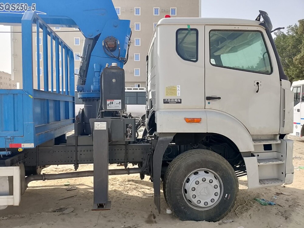 CNHTC BOOM TRUCK - 3
