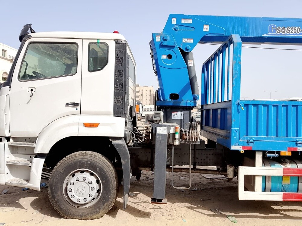 CNHTC BOOM TRUCK - 1