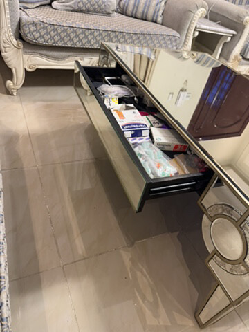 طاولة زجاجية مع درج  - 4