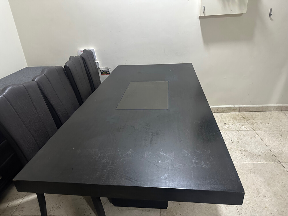 طاولة طعام مع كراسي بلاستيكية - 4