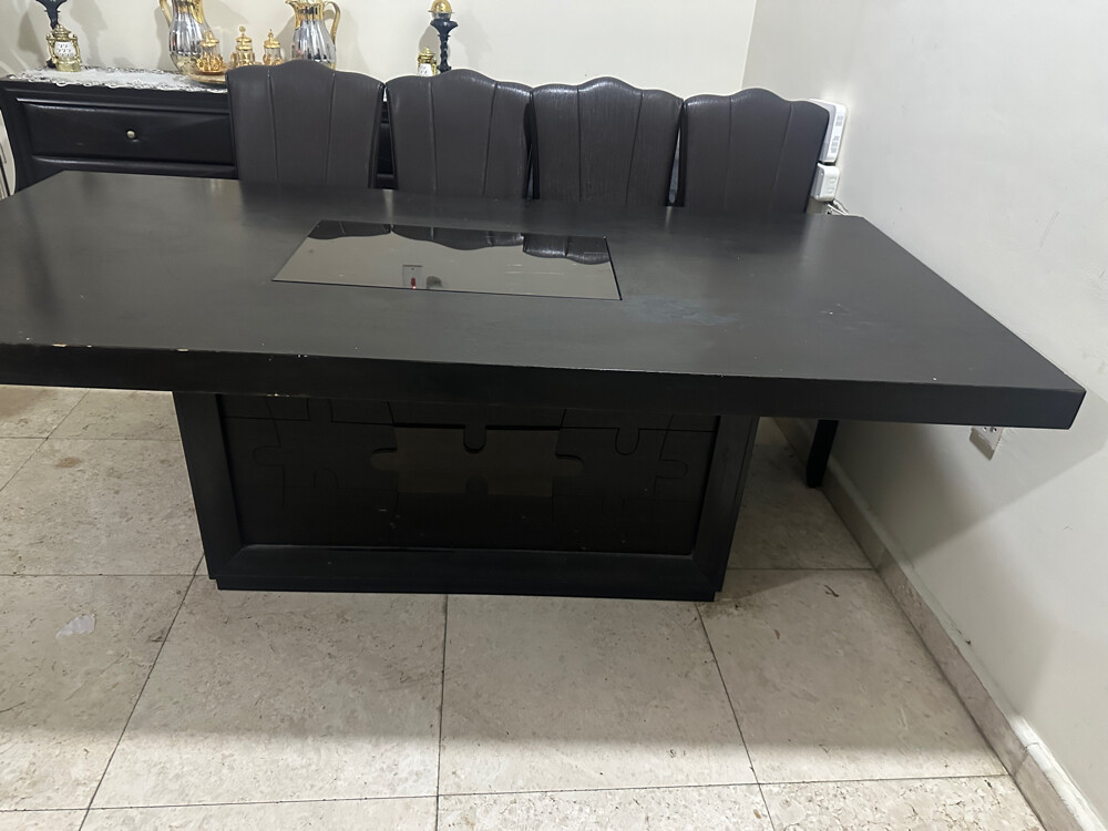 طاولة طعام مع كراسي بلاستيكية - 2