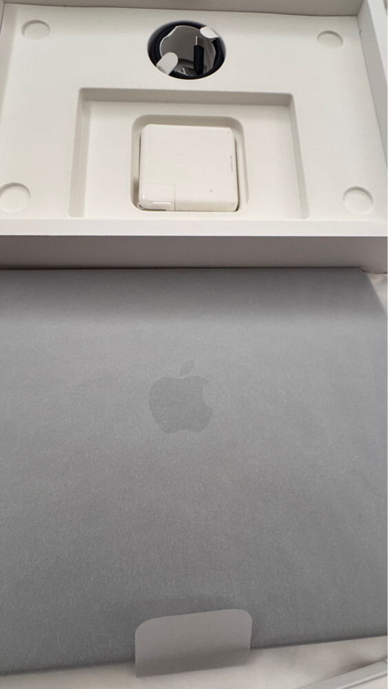 MacBook – Apple M3 Max - 1