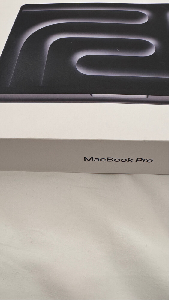MacBook – Apple M3 Max - 4