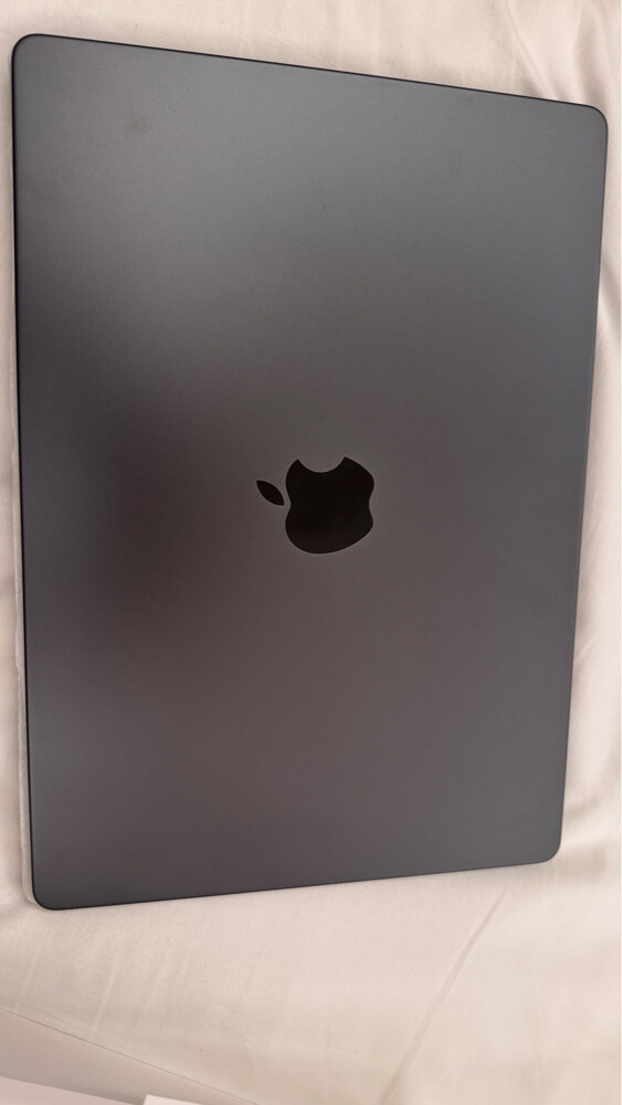MacBook – Apple M3 Max - 3