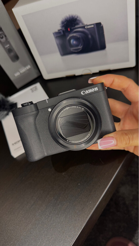 Canon PoverShot V1 - 2