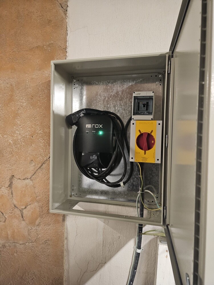 Electric car charger - 4