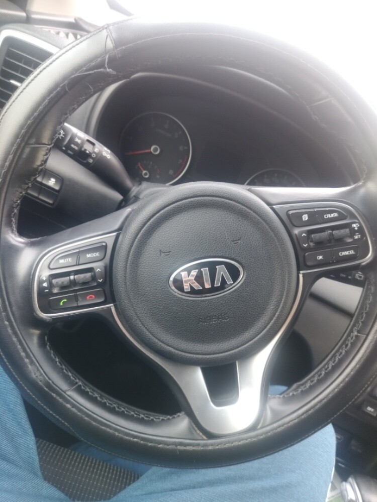 Kia Sportage car - 1