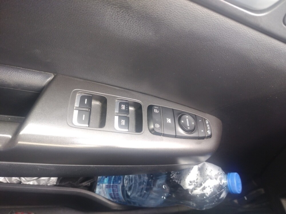 Kia Sportage car - 3
