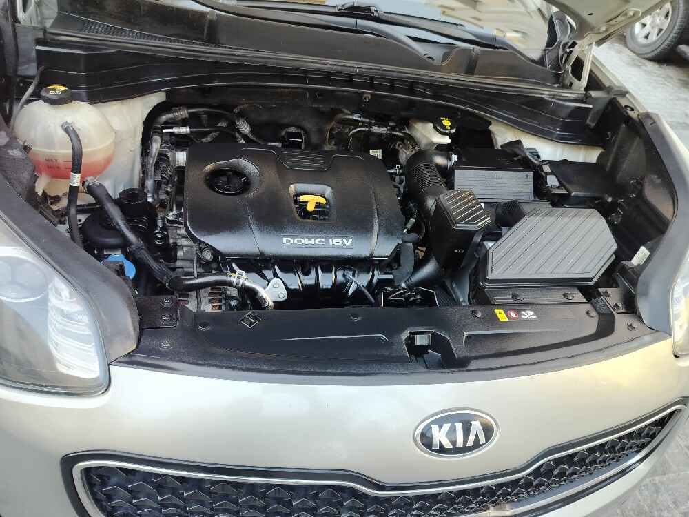 Kia Sportage car - 6
