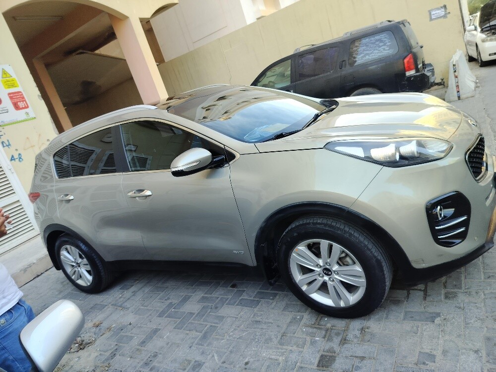 Kia Sportage car - 4