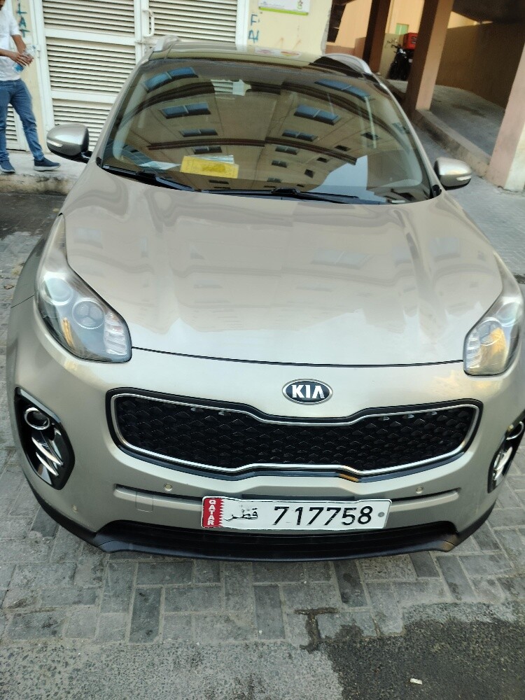 Kia Sportage car - 5