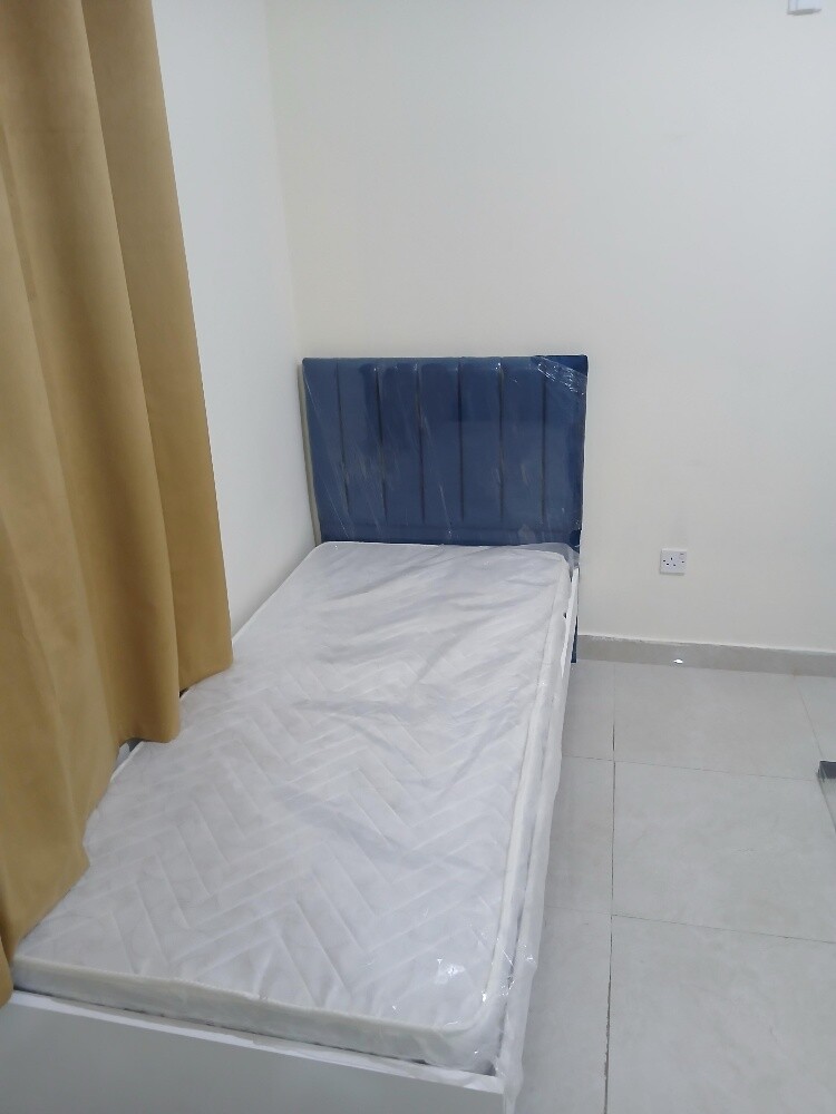 Bed and cabinet furniture items - 7