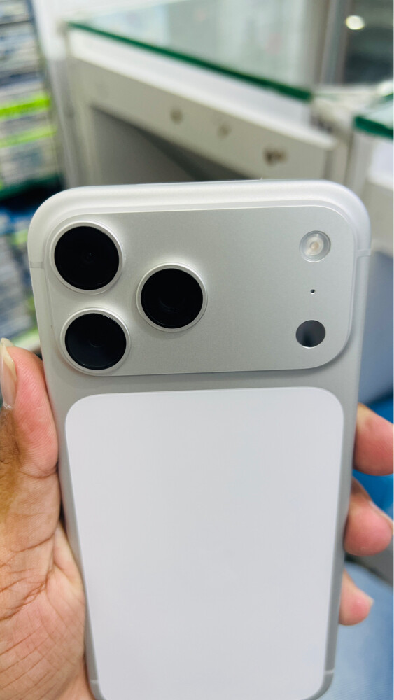 iPhone 17 pro max - 1