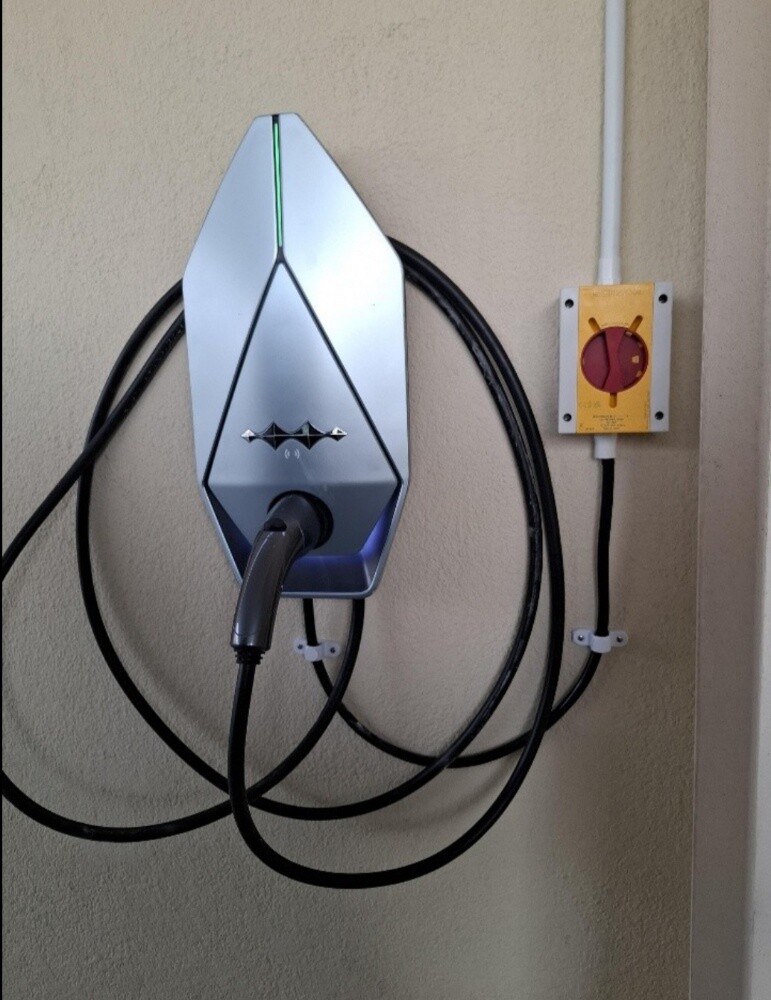 Rox,byd, tesla, charger install - 1