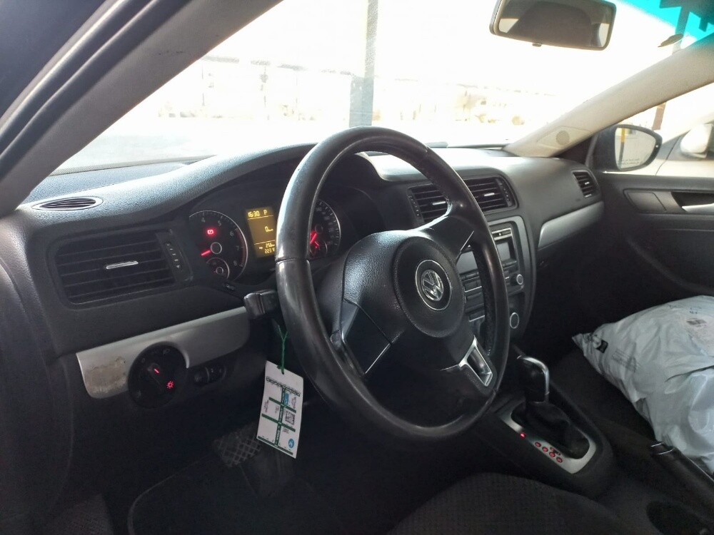 isti. June 2027 Jetta 2015 - 2