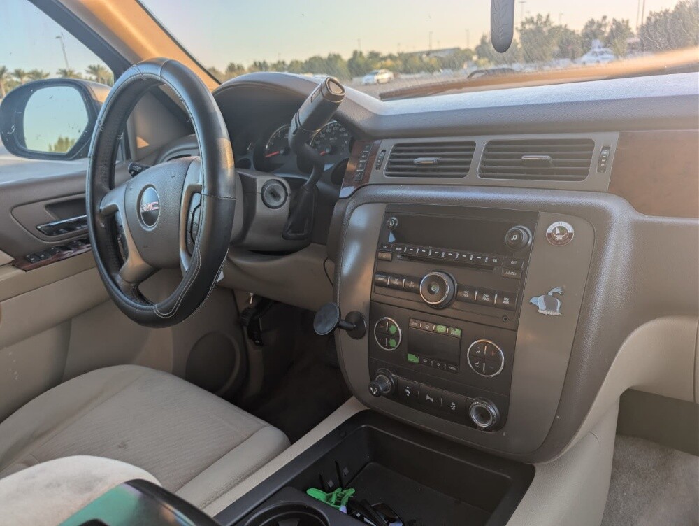 GMC YUKON XL 2012 — photo 10 for sale in Qatar