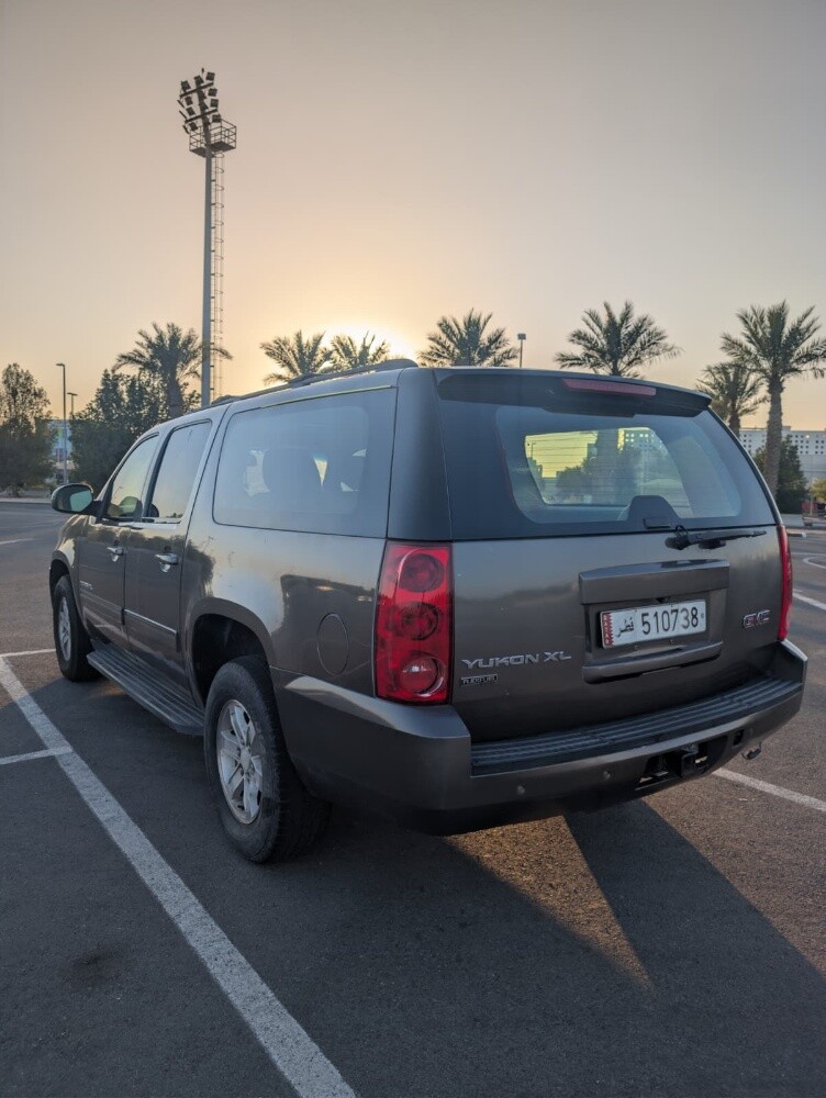 GMC YUKON XL 2012 — photo 4 for sale in Qatar
