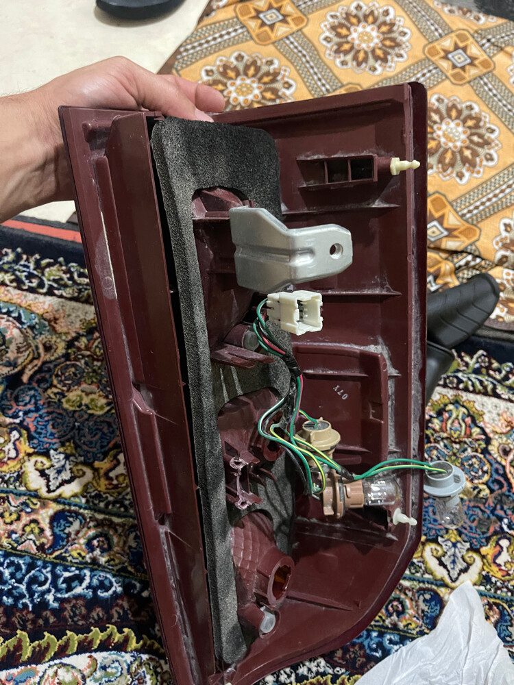 مصباح خلفي نيسان بترول فتك - 2