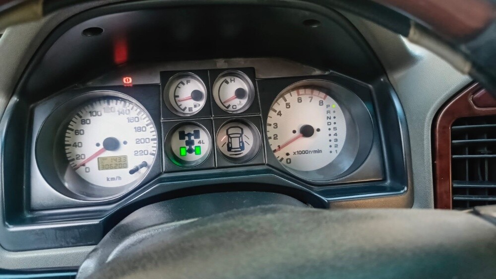Mitsubishi Pajero - 23