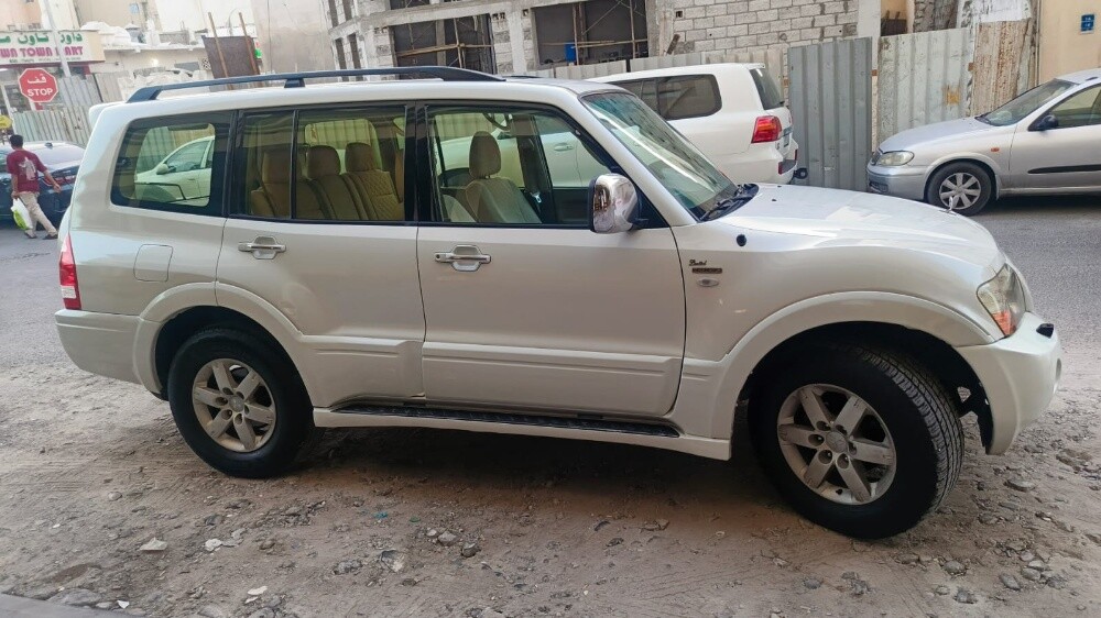 Mitsubishi Pajero - 24