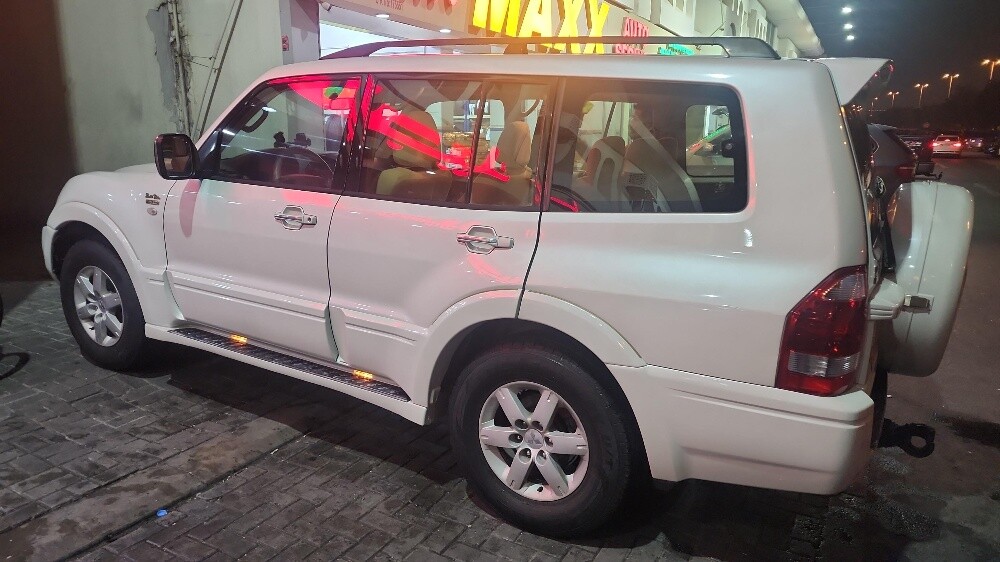 Mitsubishi Pajero - 2