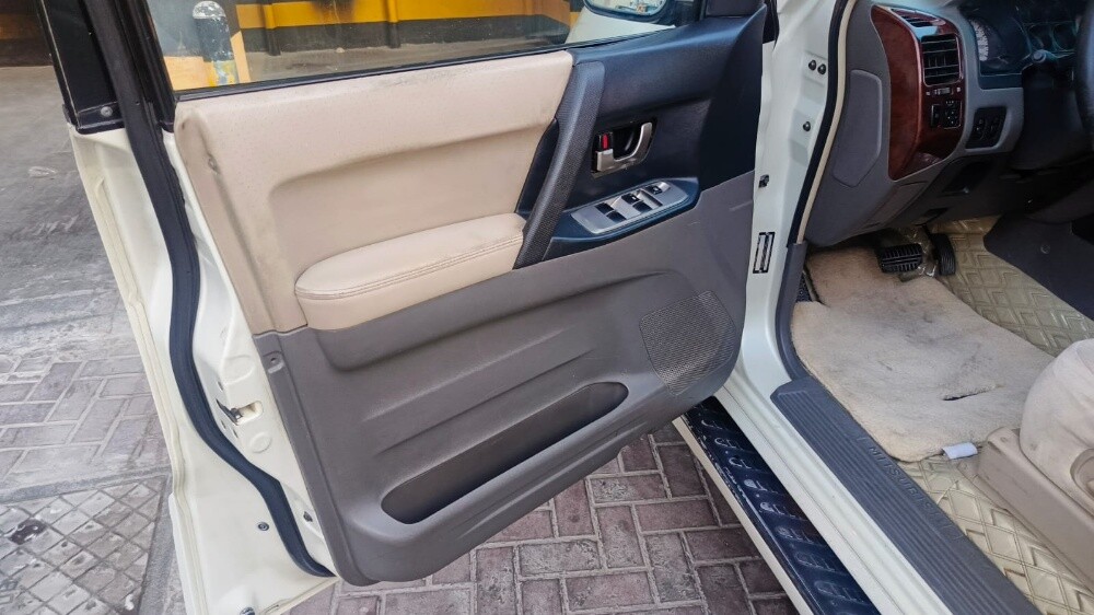 Mitsubishi Pajero - 6