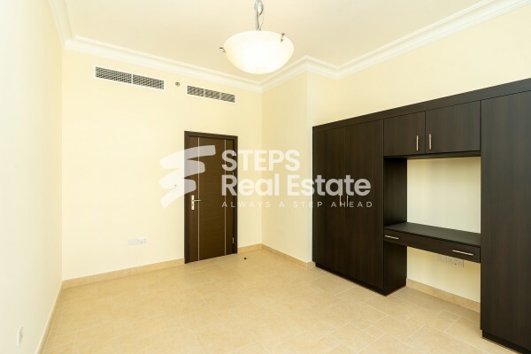 Spacious Apartment with Sea View - 4