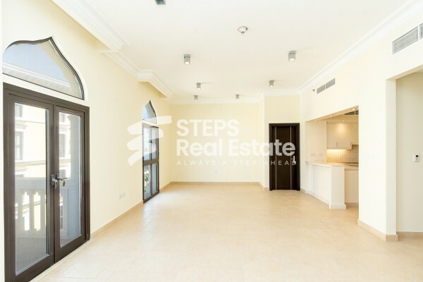 Spacious Apartment with Sea View - 11